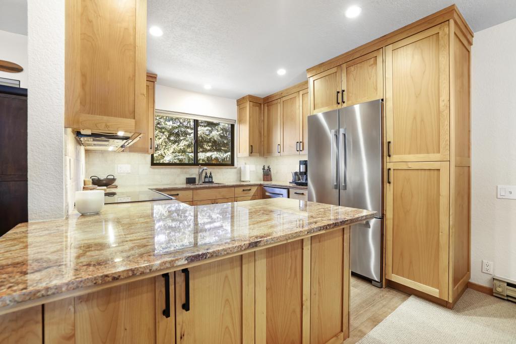 2638 Ridge Lane, Unit 38 Sun Valley, ID 83353 - Photo 7 of 30 2638 Ridge Ln - 29