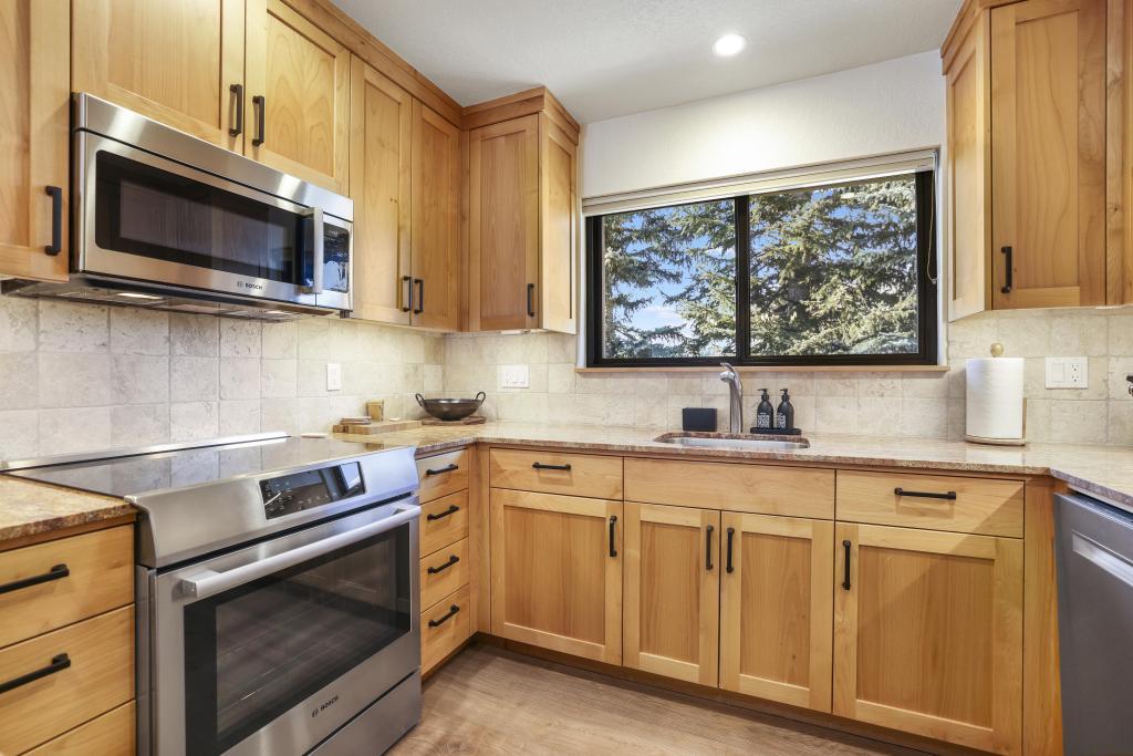2638 Ridge Lane, Unit 38 Sun Valley, ID 83353 - Photo 8 of 30 2638 Ridge Ln - 31