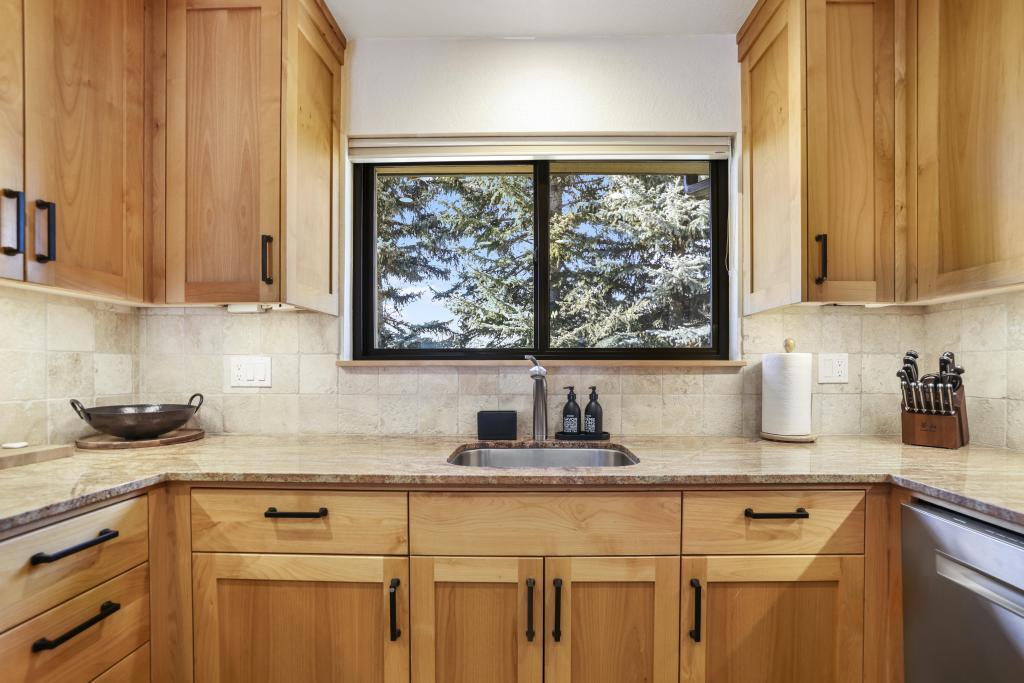 2638 Ridge Lane, Unit 38 Sun Valley, ID 83353 - Photo 9 of 30 2638 Ridge Ln - 32