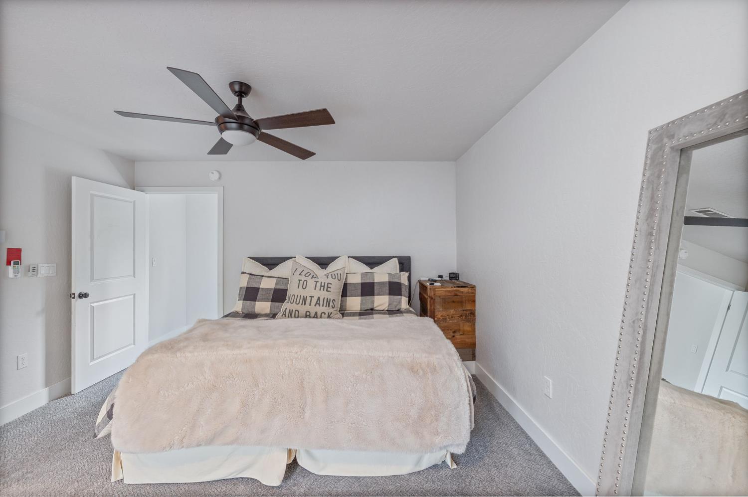 39253 Robin Bass Lake, CA 93604 - Photo 45 of 86 a bedroom with a bed and a window