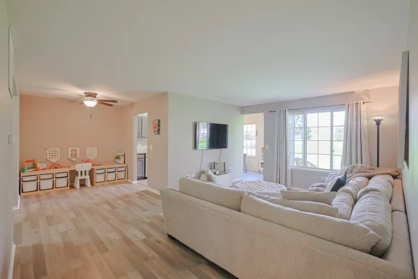 $239,900 | 875 Golf Course Road, Unit 2, Crystal Lake, IL 60014