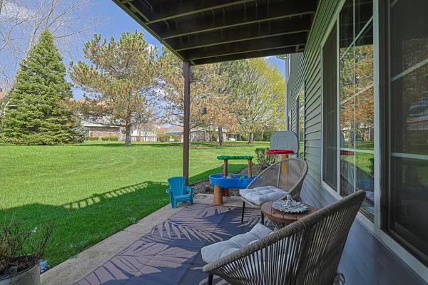 $239,900 | 875 Golf Course Road, Unit 2, Crystal Lake, IL 60014