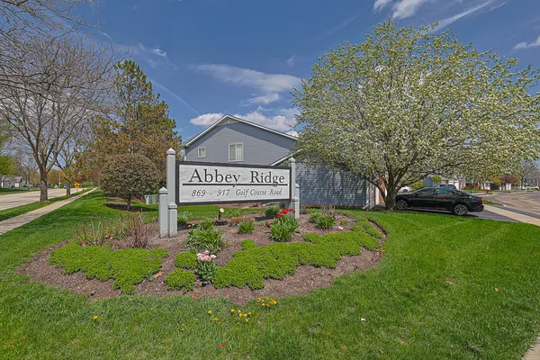 $239,900 | 875 Golf Course Road, Unit 2, Crystal Lake, IL 60014