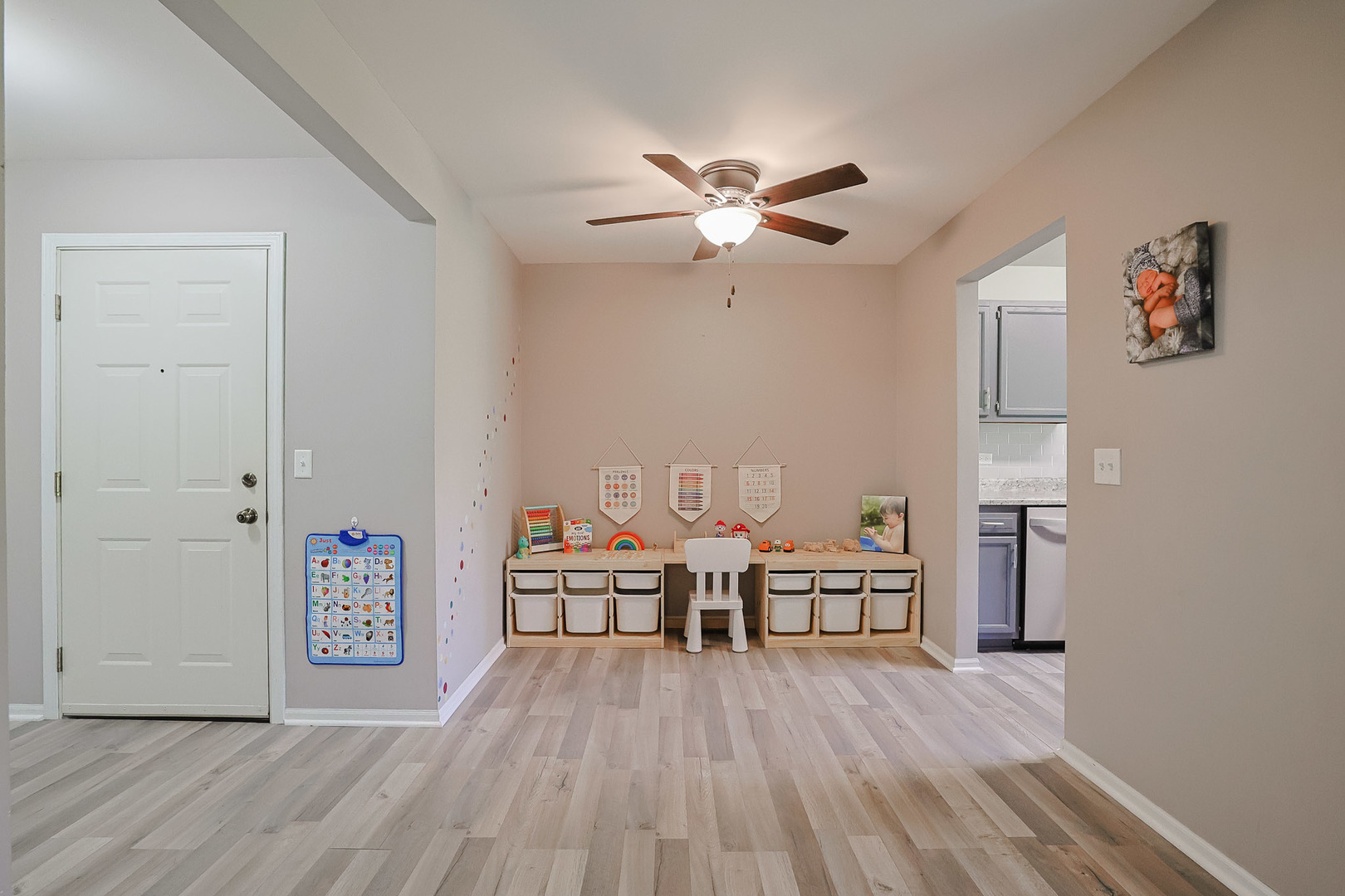 875 Golf Course Road, Unit 2 Crystal Lake, IL 60014 - Photo 4 of 33 Gallery Image 4