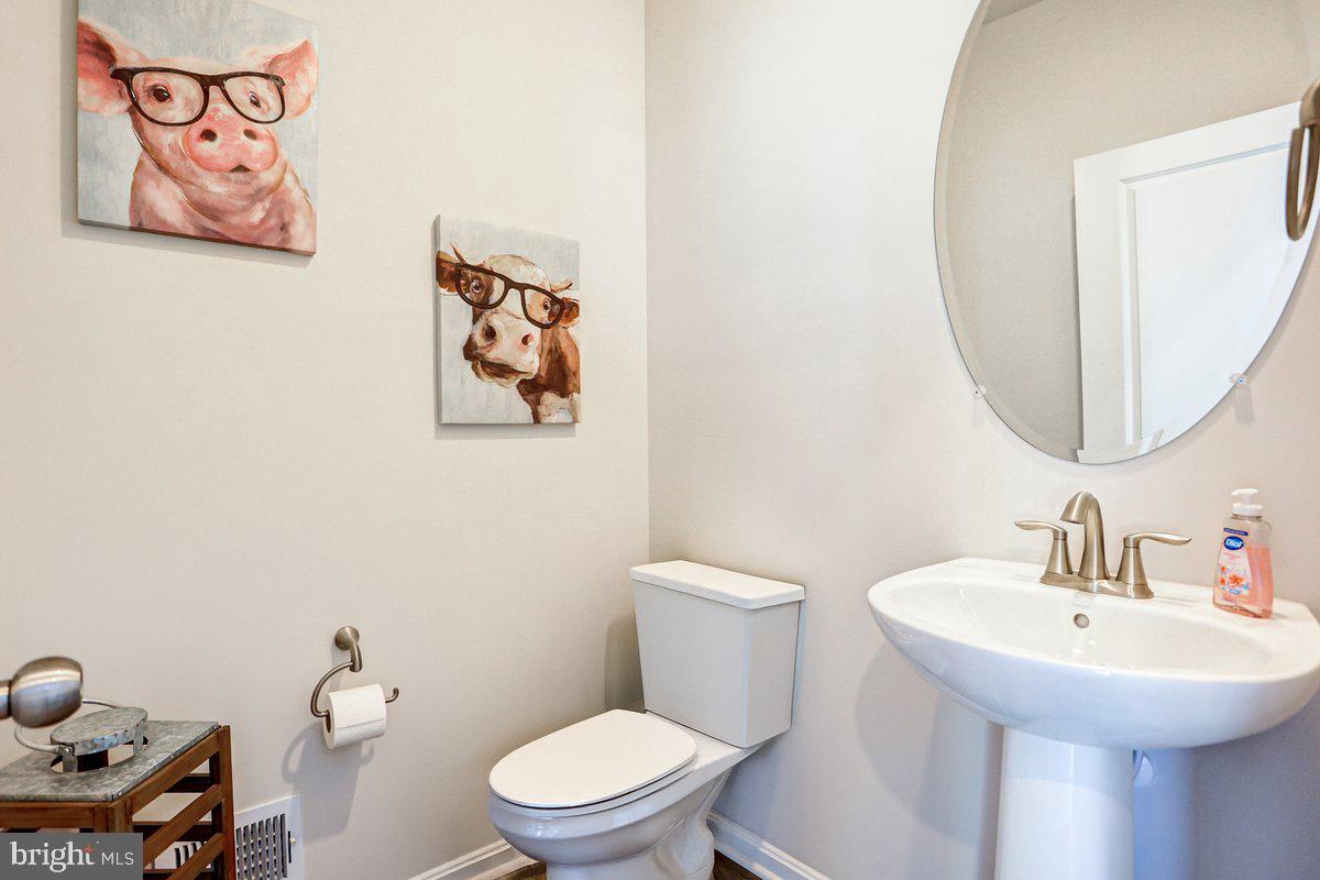 345 Hickory Ridge Circle York, PA 17404 - Photo 5 of 33 Gallery Image 5