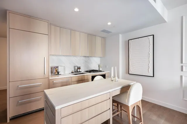 $1,095,000 | 500 West 45th Street, Unit 707 | Hell's Kitchen