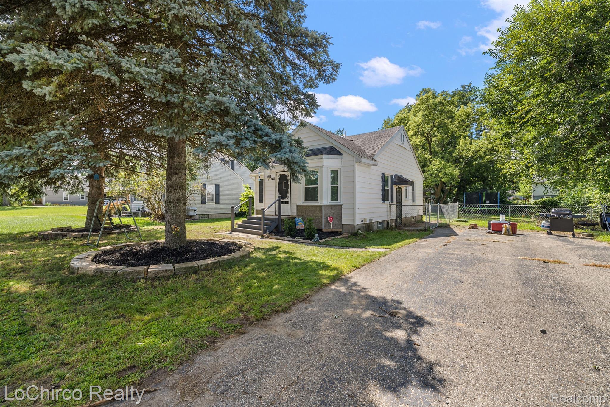 3496 Longview Avenue Rochester, MI 48307 - Photo 3 of 32 Gallery Image 3