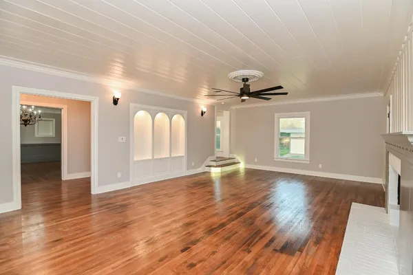 $2,800 | 1031 Meyer Street, Sealy, TX 77474