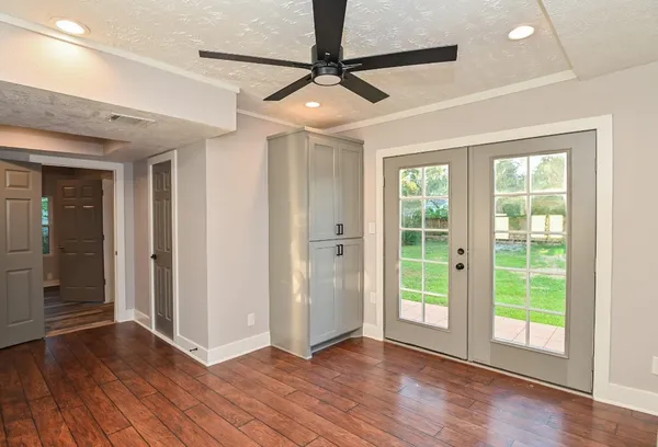 $2,800 | 1031 Meyer Street, Sealy, TX 77474