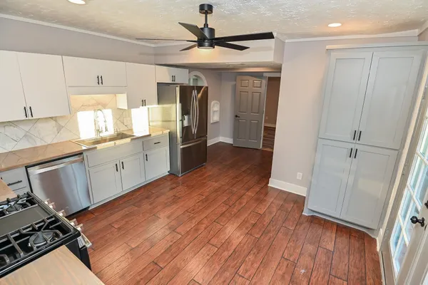 $2,800 | 1031 Meyer Street, Sealy, TX 77474