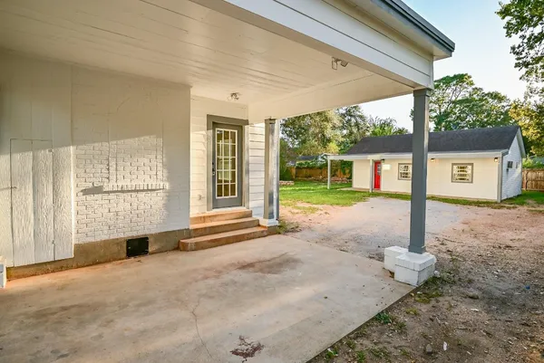 $2,800 | 1031 Meyer Street, Sealy, TX 77474