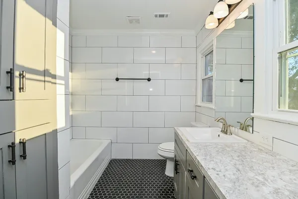 $2,800 | 1031 Meyer Street, Sealy, TX 77474