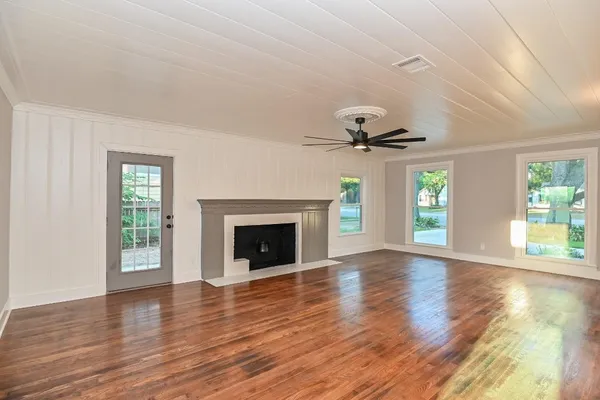 $2,800 | 1031 Meyer Street, Sealy, TX 77474