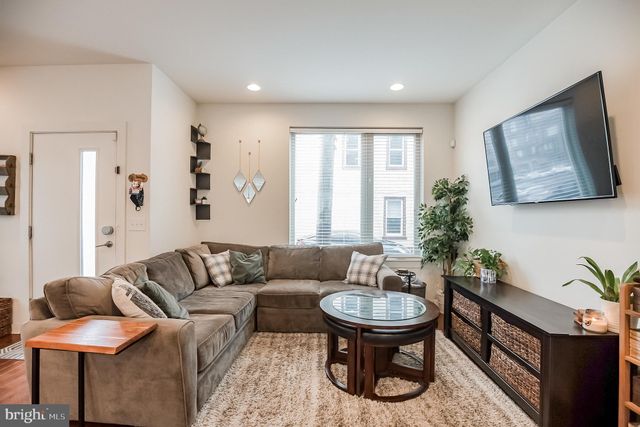 $470,000 | 2672 Collins Street, Philadelphia, PA 19125