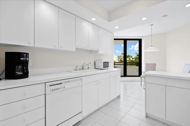 $579,000 | 3322 Casseekey Island Road, Unit 201, Jupiter, FL 33477