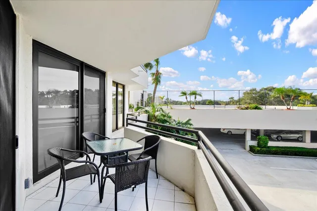 $579,000 | 3322 Casseekey Island Road, Unit 201, Jupiter, FL 33477