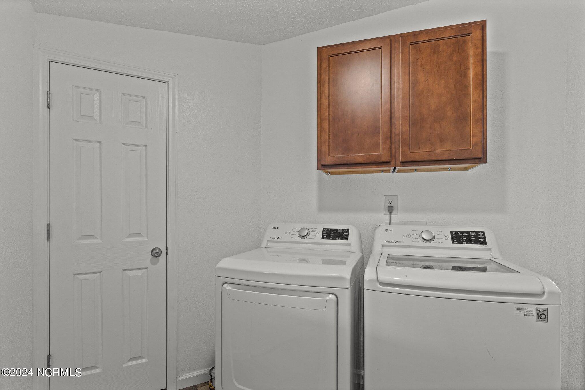 263 Hilltop Road Newport, NC 28570 - Photo 28 of 52 Laundry Room, back door to Porch
