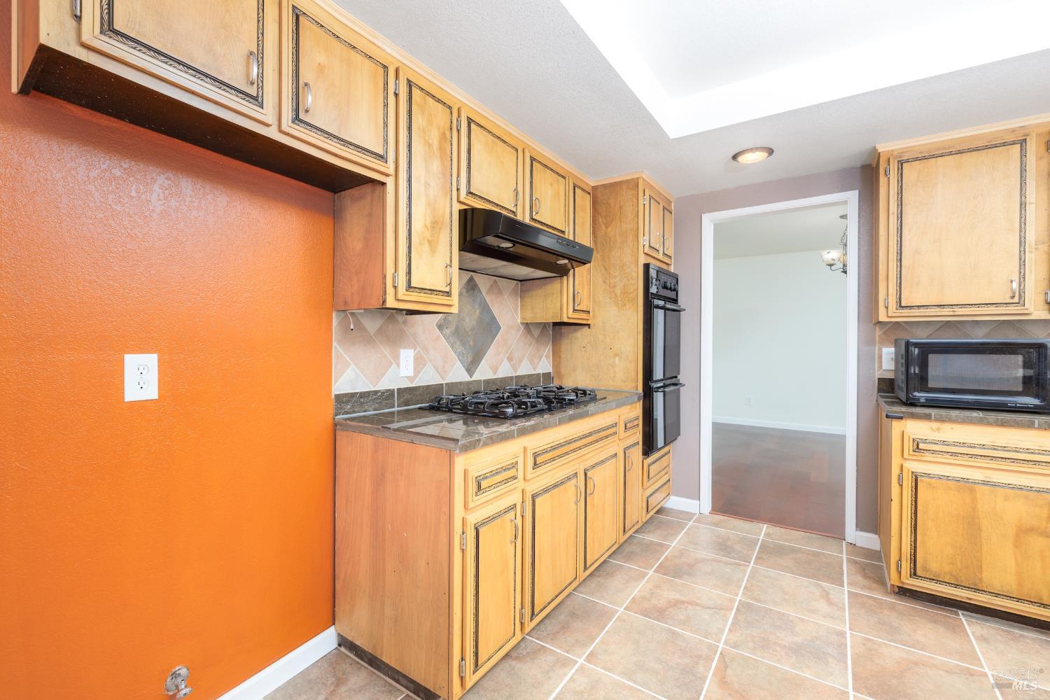 1088 Palomino Road Cloverdale, CA 95425 - Photo 14 of 41 a kitchen with stainless steel appliances granite countertop a stove and a refrigerator