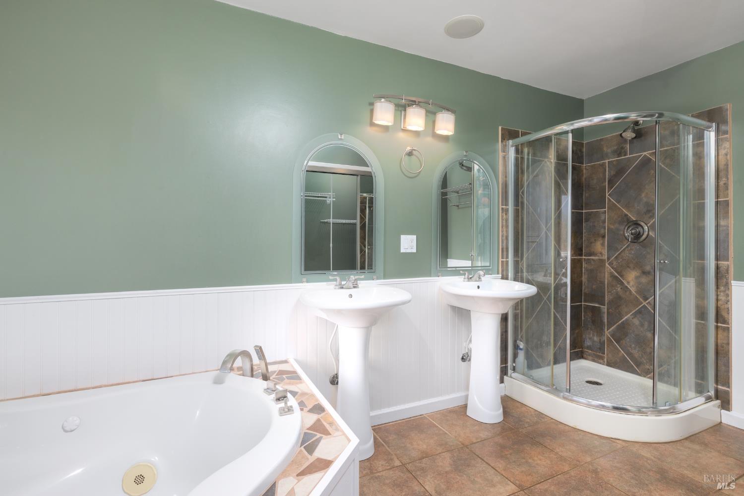 1088 Palomino Road Cloverdale, CA 95425 - Photo 26 of 41 a bathroom with a sink mirror and a bathtub