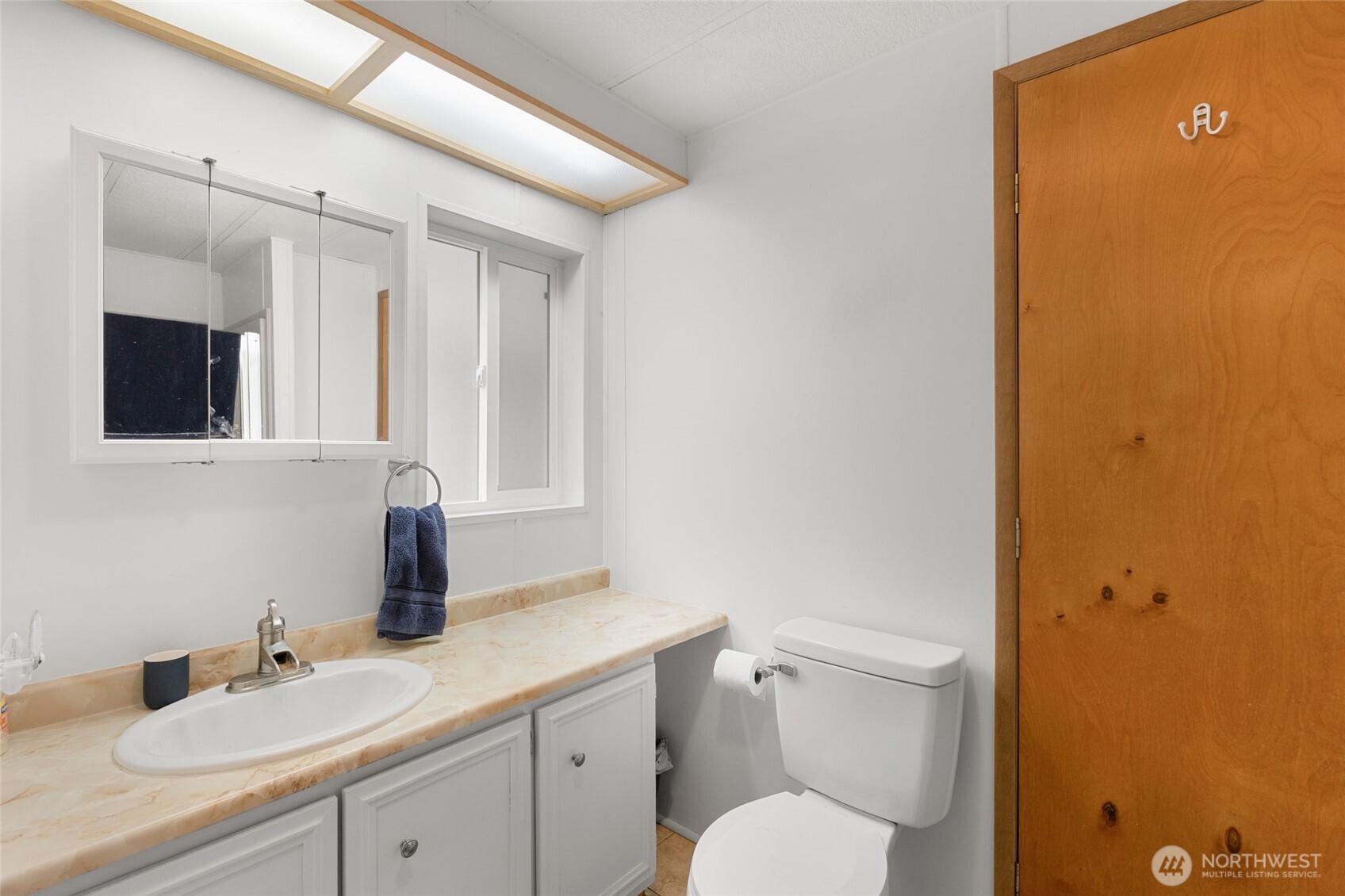 7472 Rd F Southeast, Unit 8 Othello, WA 99344 - Photo 23 of 40 a bathroom with a toilet a sink and mirror