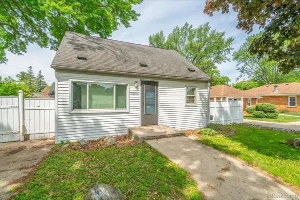 $99,900 | 10090 Sterling Street, Romulus, MI 48174