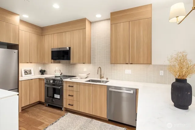 $819,000 | 4418 1st Avenue Northeast, Unit A, Seattle, WA 98105
