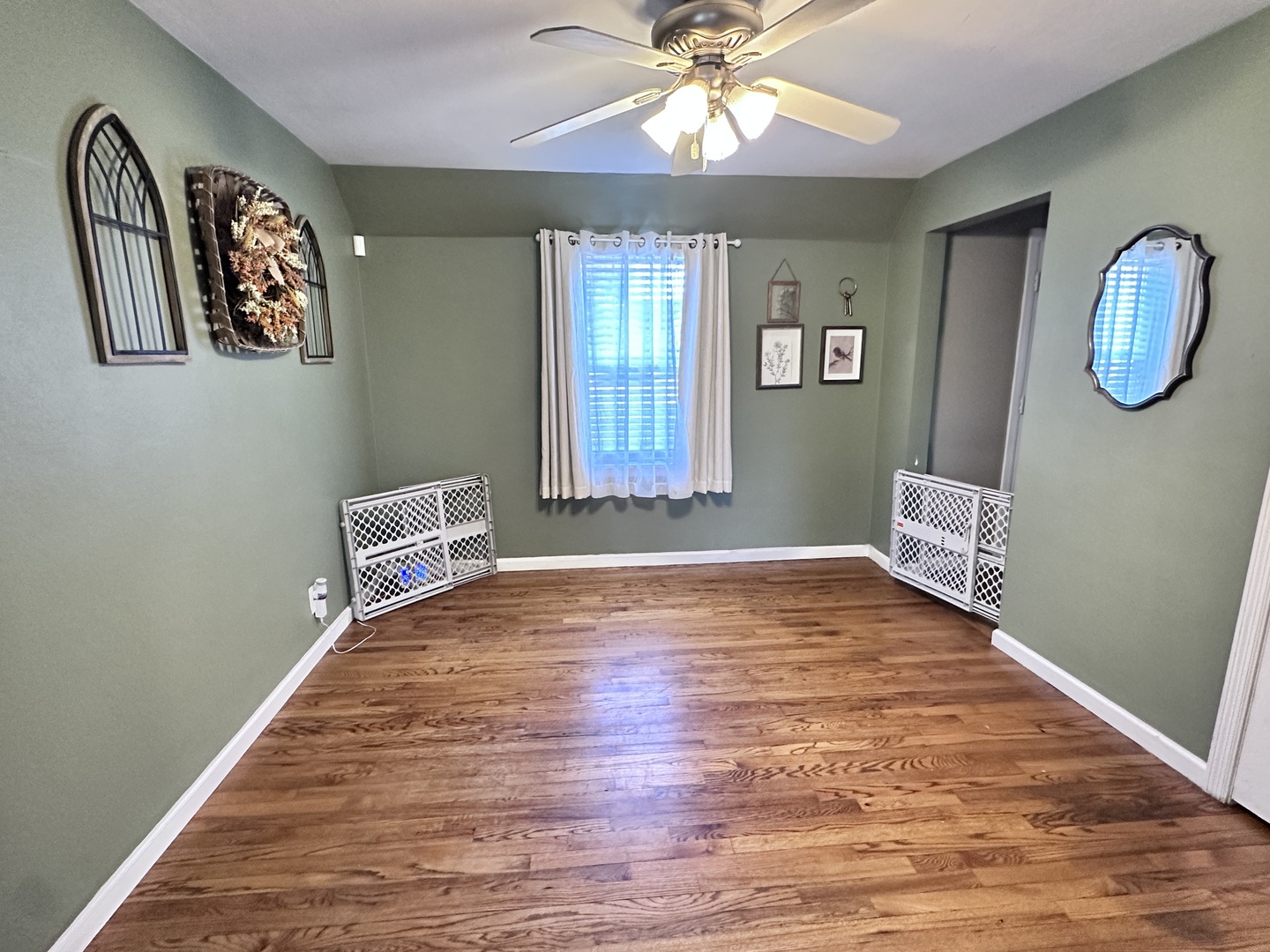 490 South Alfred Avenue Elgin, IL 60123 - Photo 4 of 20