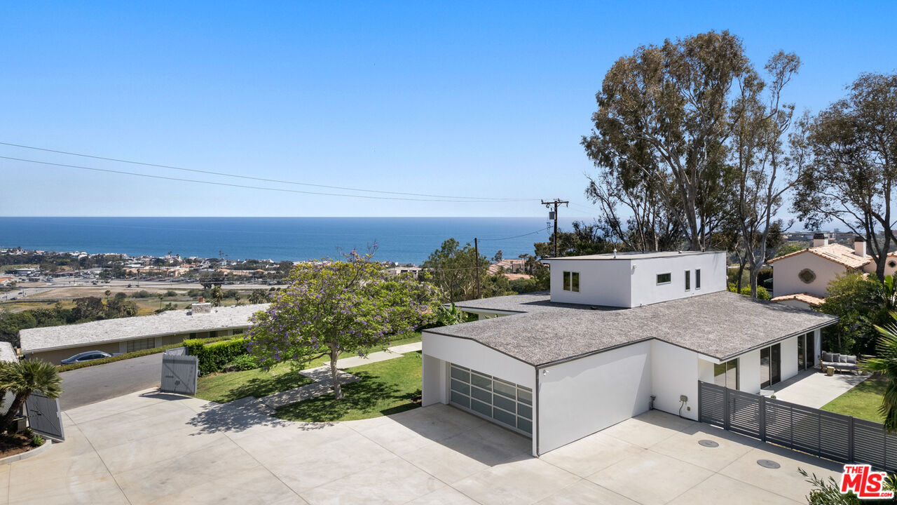 3431 Coast View Drive Malibu, CA 90265 - Photo 5 of 49 a view of a terrace