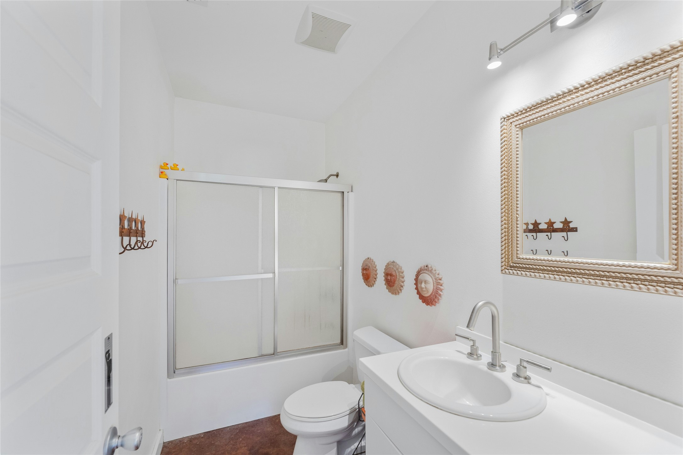 15950 Decker Lake Road Manor, TX 78653 - Photo 29 of 37 Guest Bathroom