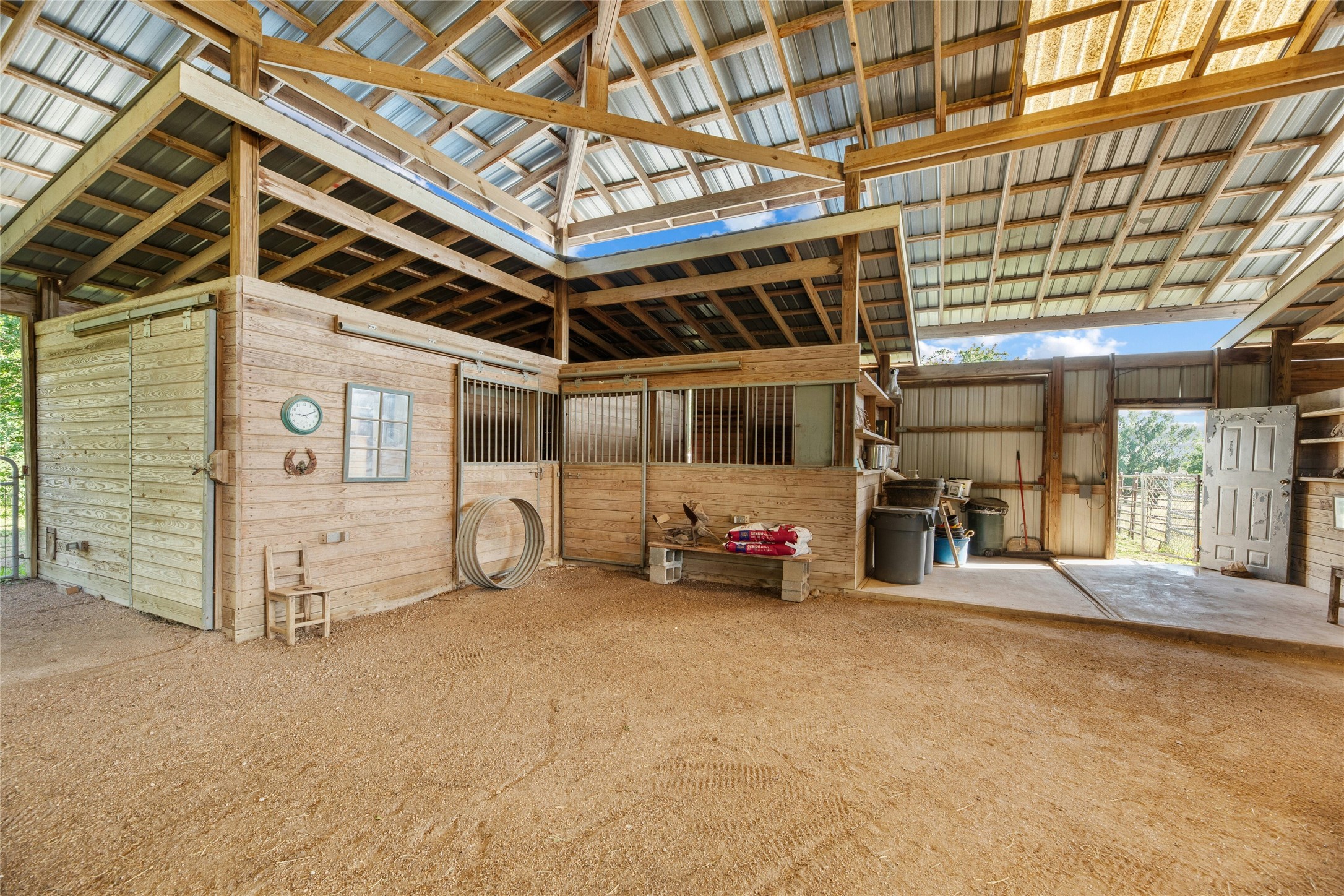 15950 Decker Lake Road Manor, TX 78653 - Photo 33 of 37 Barn