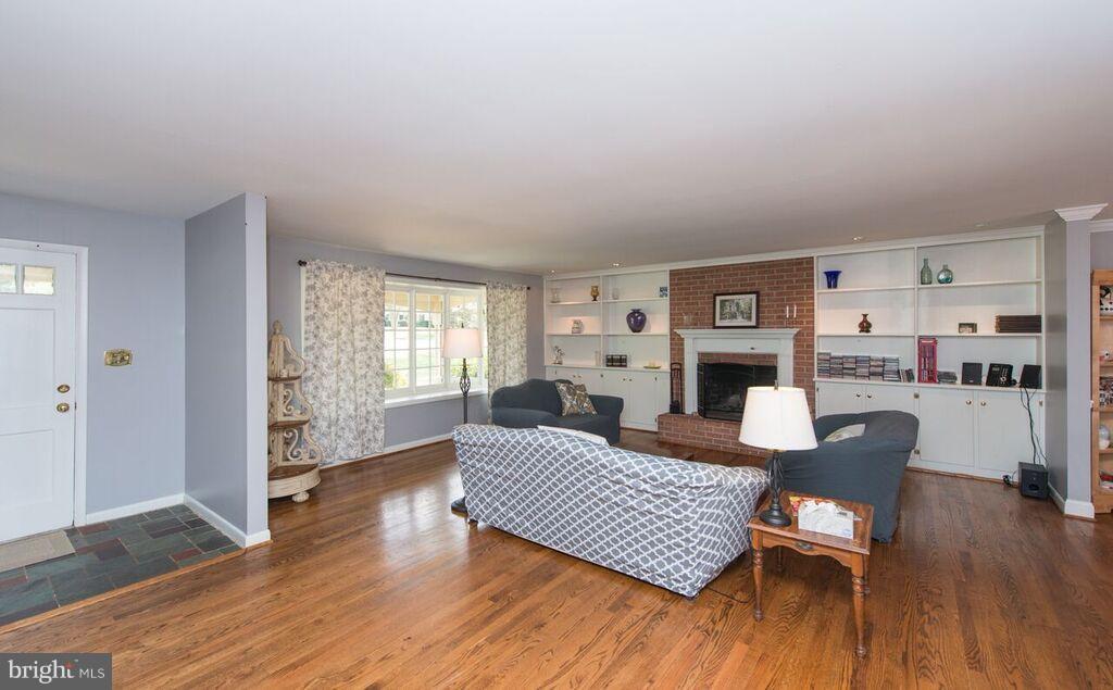 100 Fair Meadow Road Phoenix, MD 21131 - Photo 5 of 22 Living Room