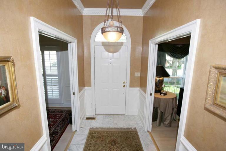 8321 Rising Ridge Way Bethesda, MD 20817 - Photo 2 of 27 Entrance / Foyer