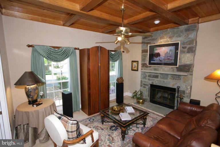 8321 Rising Ridge Way Bethesda, MD 20817 - Photo 12 of 27 Family Room