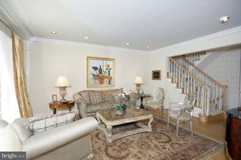 8321 Rising Ridge Way Bethesda, MD 20817 - Photo 4 of 27 Living Room #2