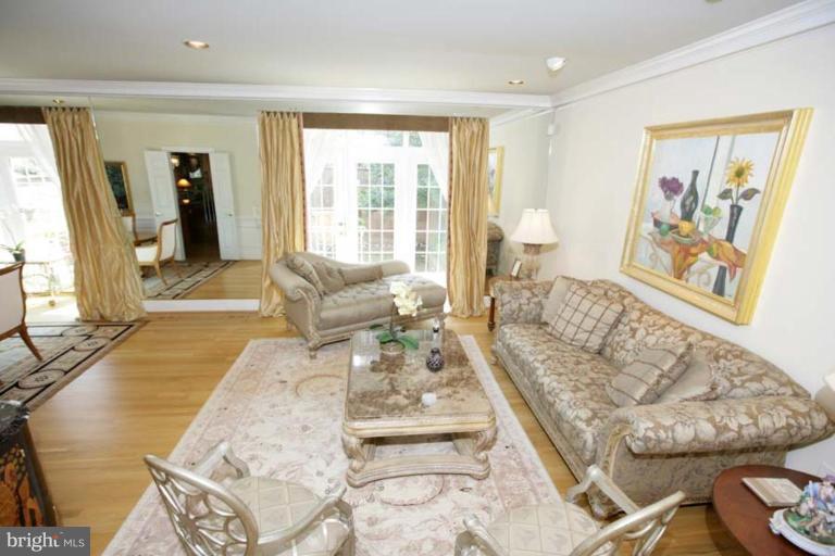 8321 Rising Ridge Way Bethesda, MD 20817 - Photo 5 of 27 Living Room #3