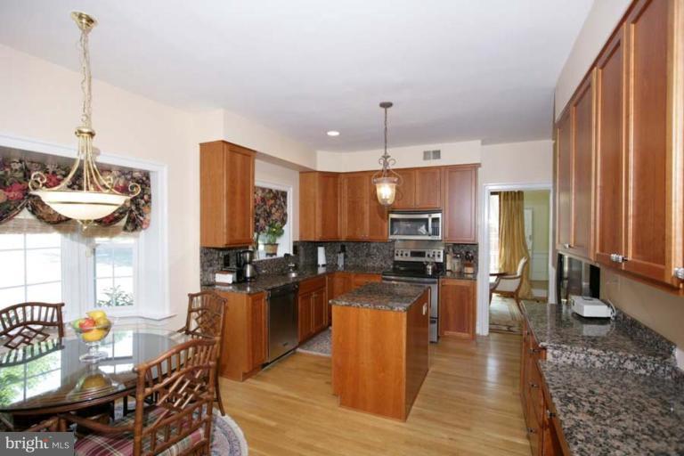 8321 Rising Ridge Way Bethesda, MD 20817 - Photo 8 of 27 Kitchen