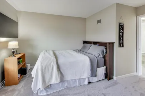 $375,000 | 83 Thornhill Lane, Unit B, Lake Barrington, IL 60010