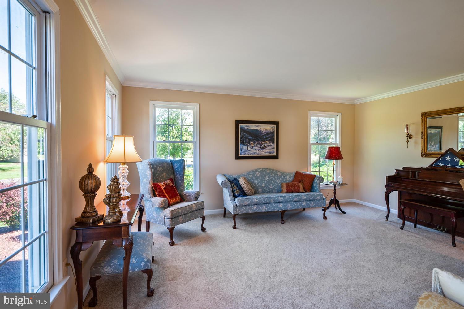 36 Wildflower Trail Robbinsville, NJ 08691 - Photo 4 of 34 Living room