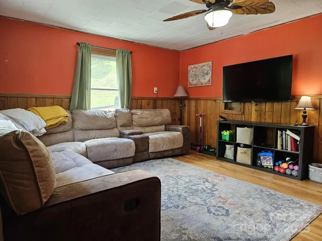 $289,000 | 11267 Rush Fork Road, Clyde, NC 28721