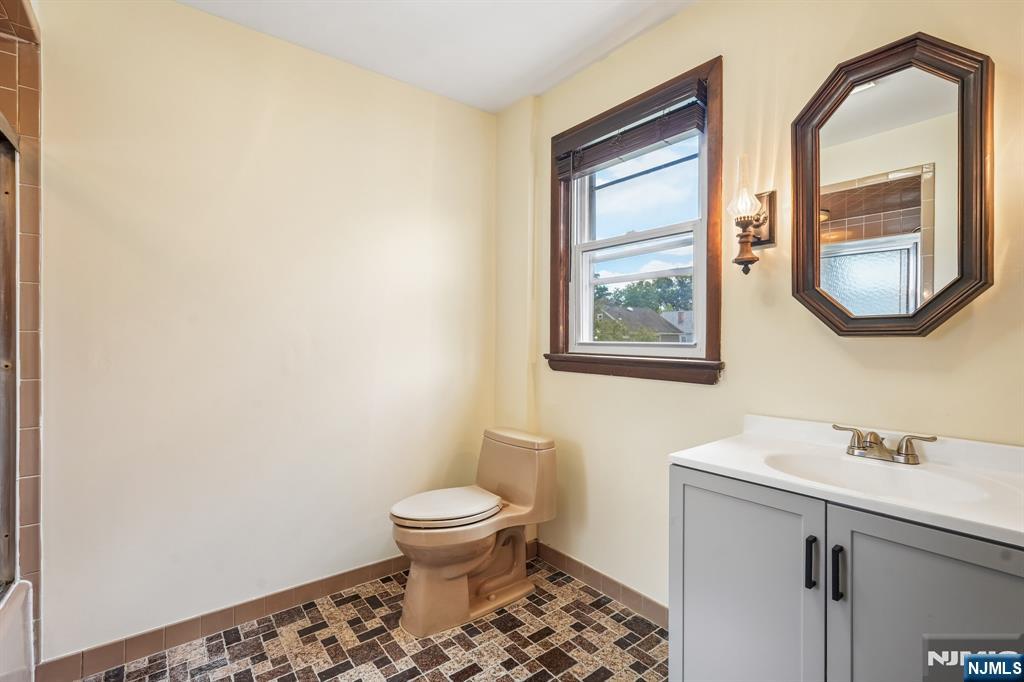 21 Ferncliff Road Bloomfield, NJ 07003 - Photo 19 of 46
