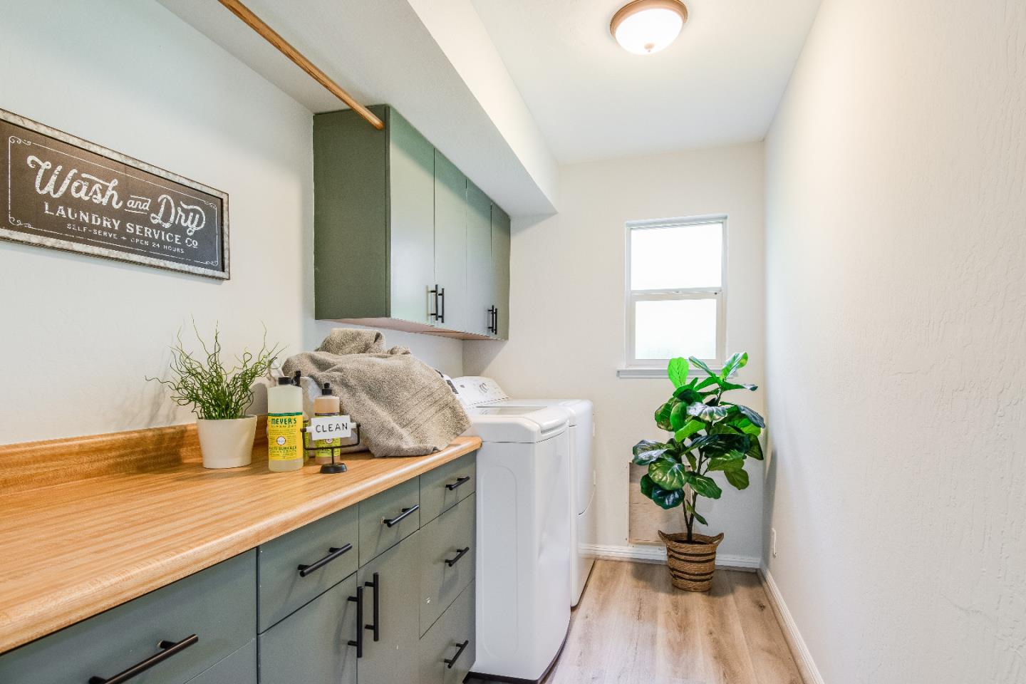 1674 Milroy Place San Jose, CA 95124 - Photo 9 of 12 a view of bathroom with a potted plant on the counter and sink