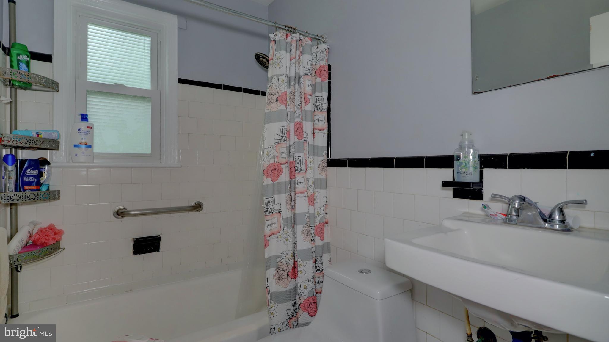 6404 Woodley Road Clinton, MD 20735 - Photo 15 of 30 Bathroom