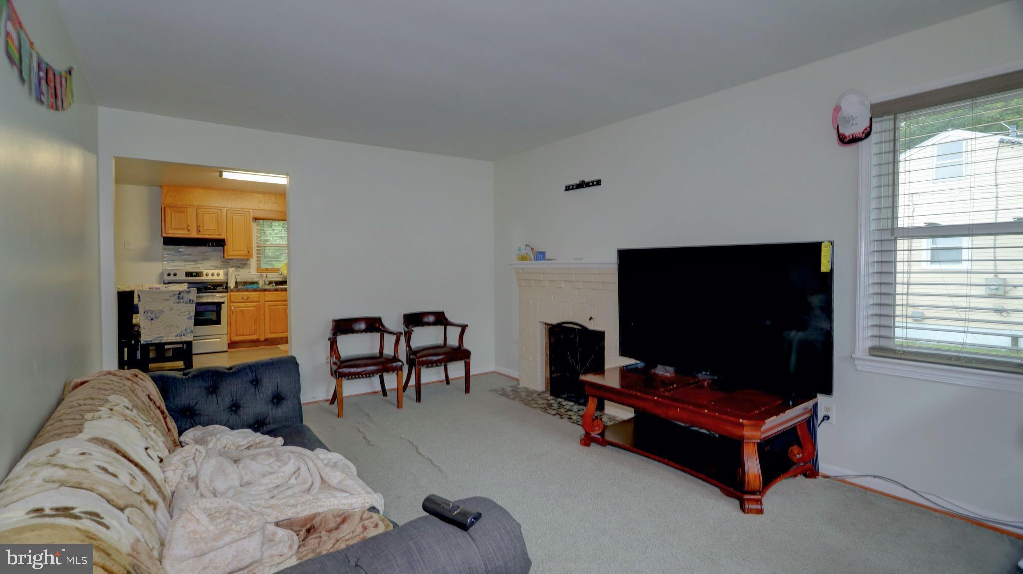6404 Woodley Road Clinton, MD 20735 - Photo 7 of 30 Living Room