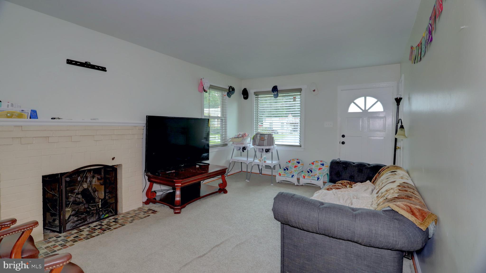 6404 Woodley Road Clinton, MD 20735 - Photo 8 of 30 Living Room
