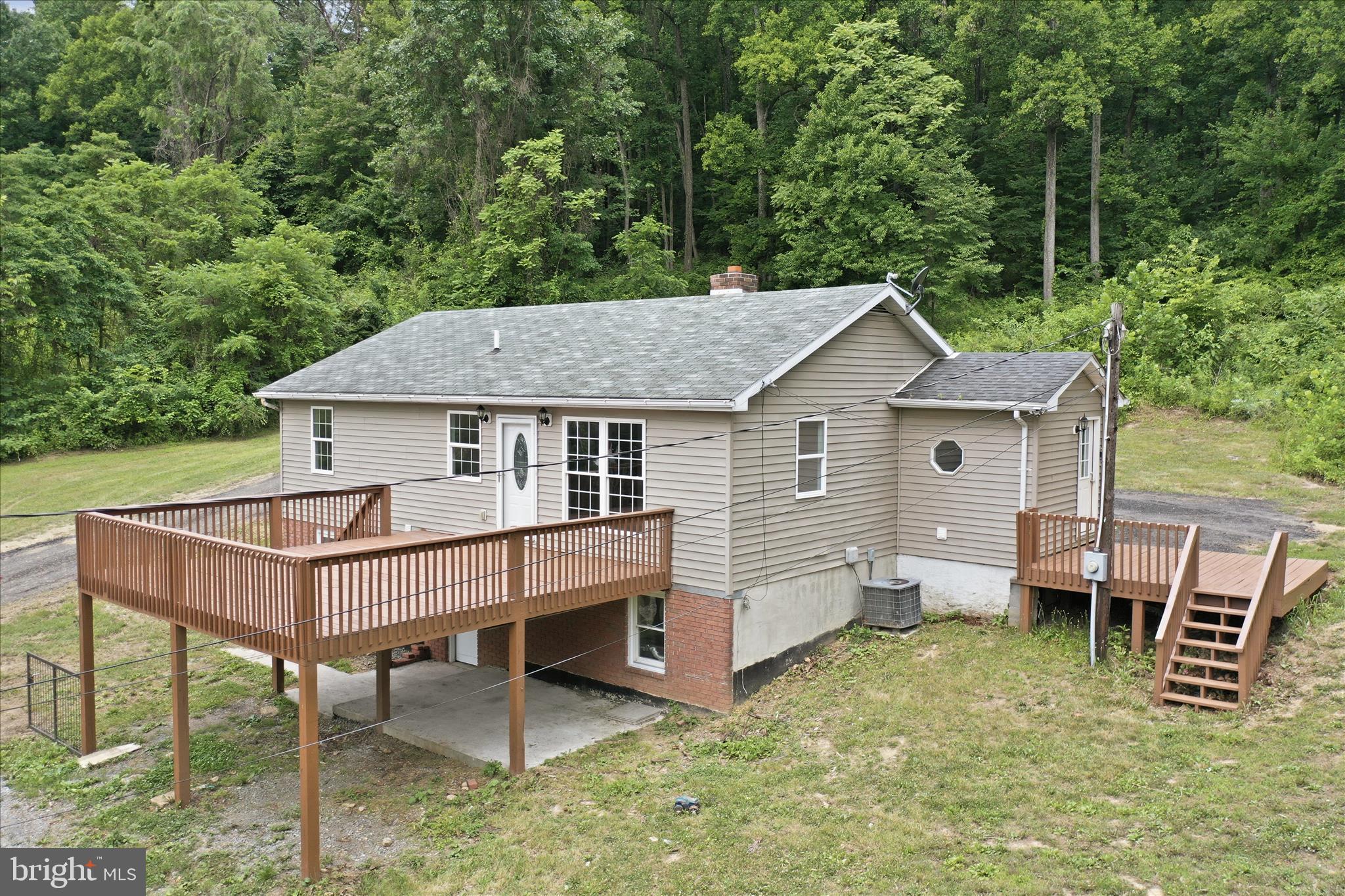 839 Needmore Road Martinsburg, WV 25403 - Photo 4 of 44