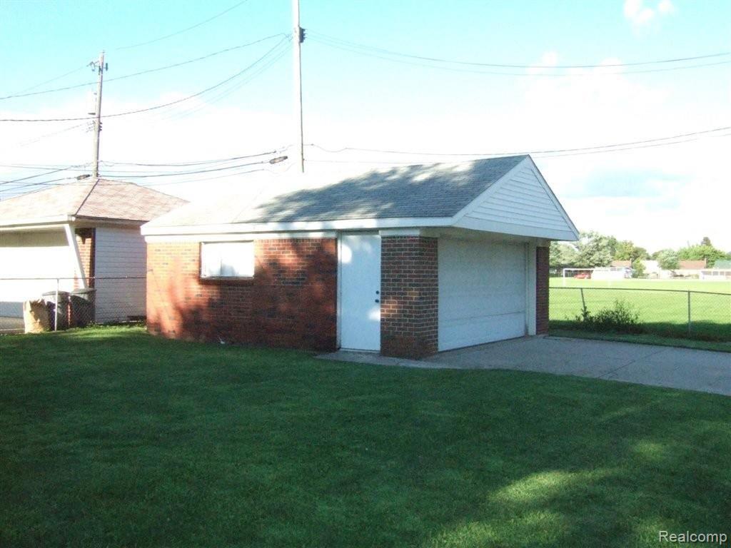 9405 Ruth Avenue Allen Park, MI 48101 - Photo 25 of 28 DSCF3160.JPG