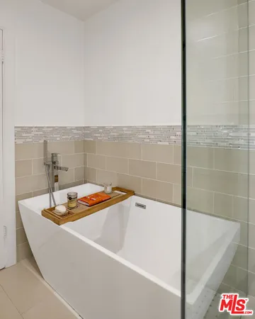 $777,000 | 165 North Swall Drive, Unit 101, Beverly Hills, CA 90211