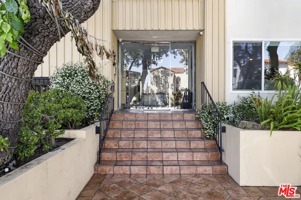 $777,000 | 165 North Swall Drive, Unit 101, Beverly Hills, CA 90211