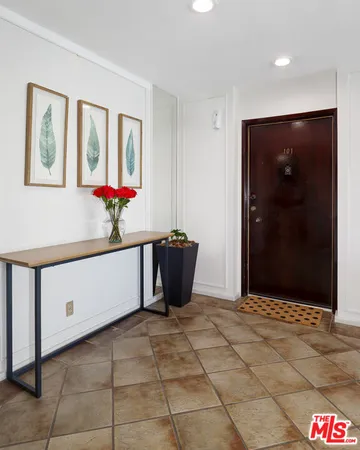 $777,000 | 165 North Swall Drive, Unit 101, Beverly Hills, CA 90211