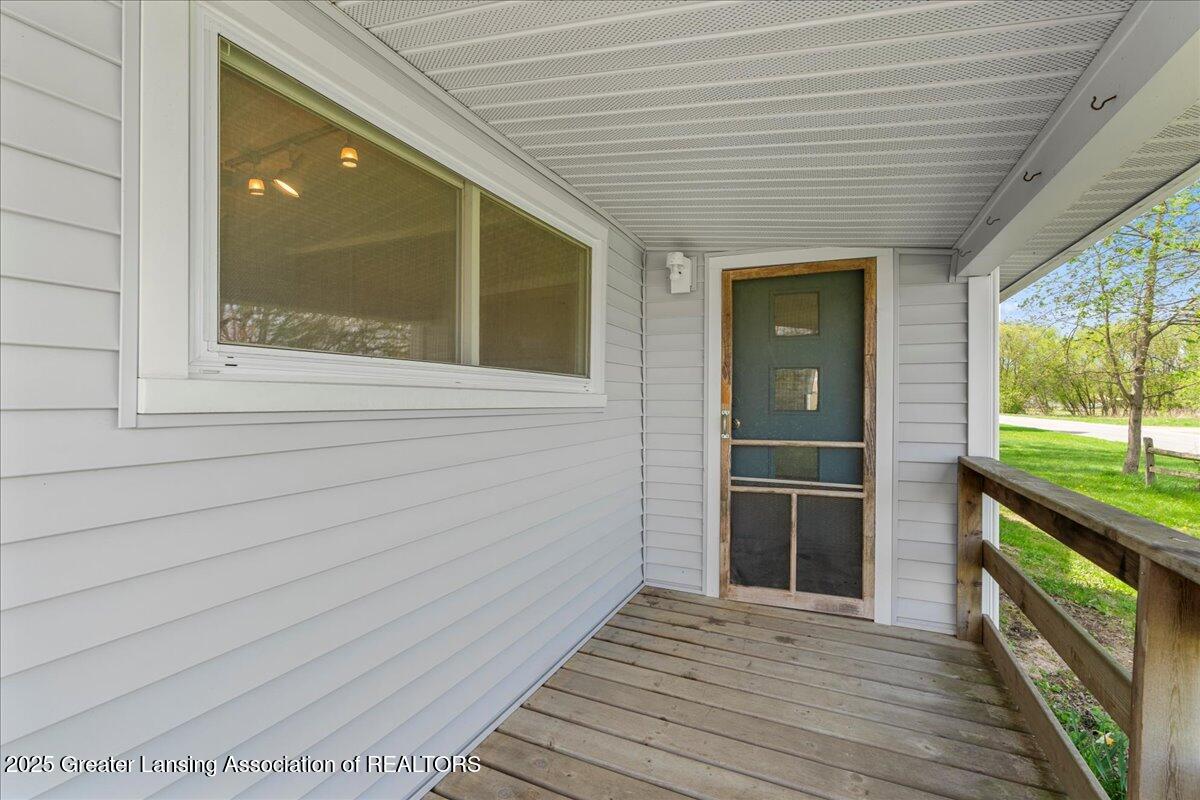 5178 Bell Oak Road East Webberville, MI 48892 - Photo 3 of 30 06-Media Jett - 28